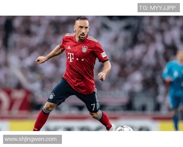 四十二号足球球星的传奇之路与各大赛事精彩表现解析 四十二号足球球星的传奇之路与各大赛事精彩表现解析