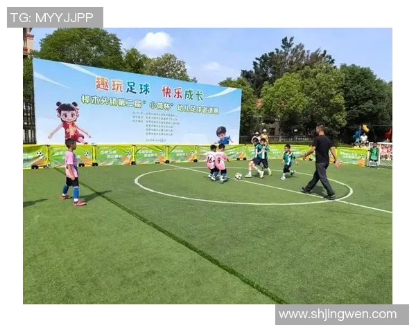 绿茵闪耀瞬间耐克足球巨星奋战赛场激情燃动青春