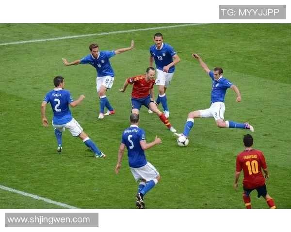 细数足坛不同球星的防守艺术与风格演变解析