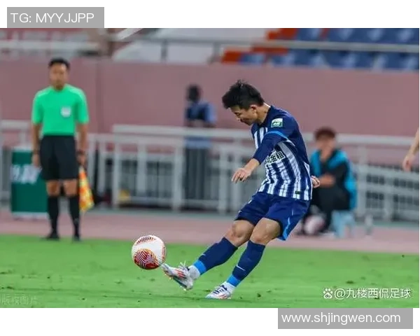 被足球队选中的新星崛起 他的天赋与努力让所有人惊叹